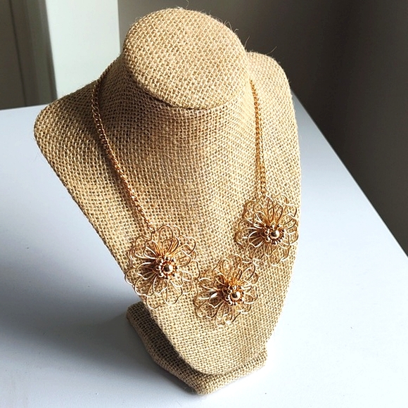C. Est. 1946 Statement Bib Necklace Gold Tone Filagree Flowers NWOT's - Picture 2 of 10